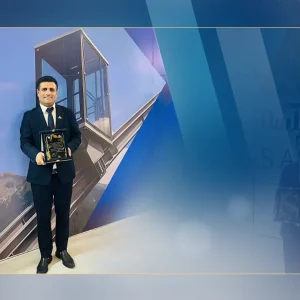 تقدیر از مدیر عامل شرکت الماس آسانسور در دومین کنگره ملی صنعت آسانسور و پله برقی